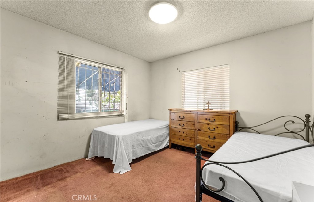 1059 N Wilton Place Property Photo 10