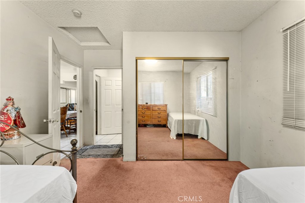 1059 N Wilton Place Property Photo 11
