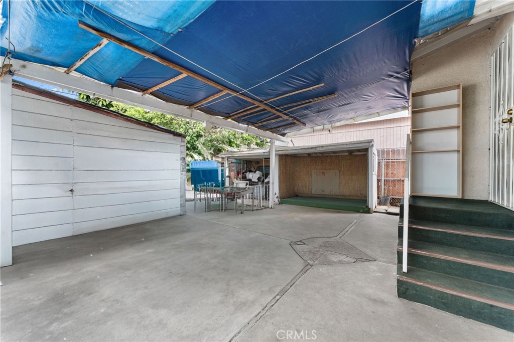 1059 N Wilton Place Property Photo 14