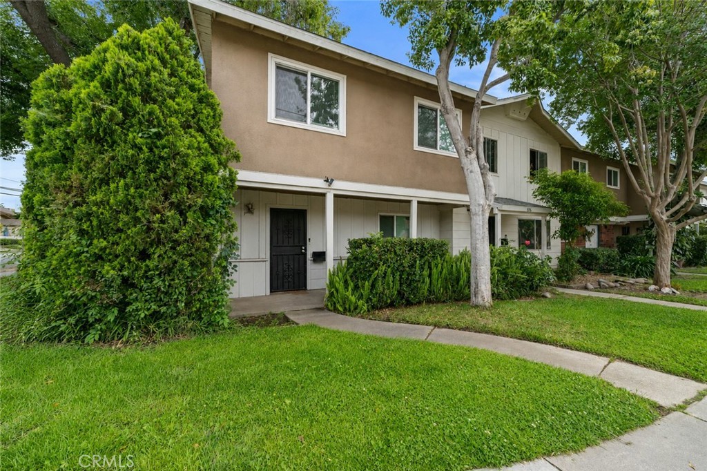 698 E 5th Street Property Photo 1