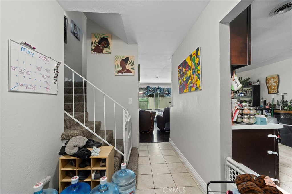 698 E 5th Street Property Photo 4