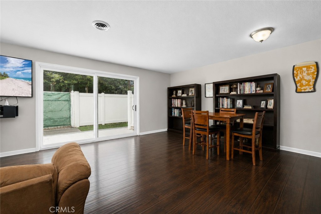 698 E 5th Street Property Photo 9