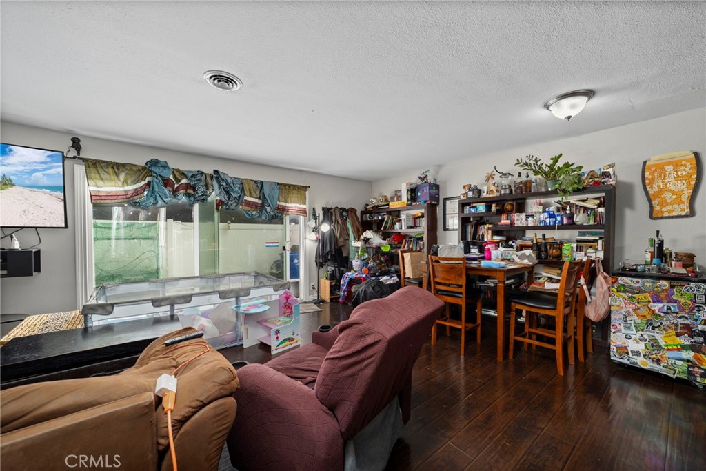 698 E 5th Street Property Photo 10