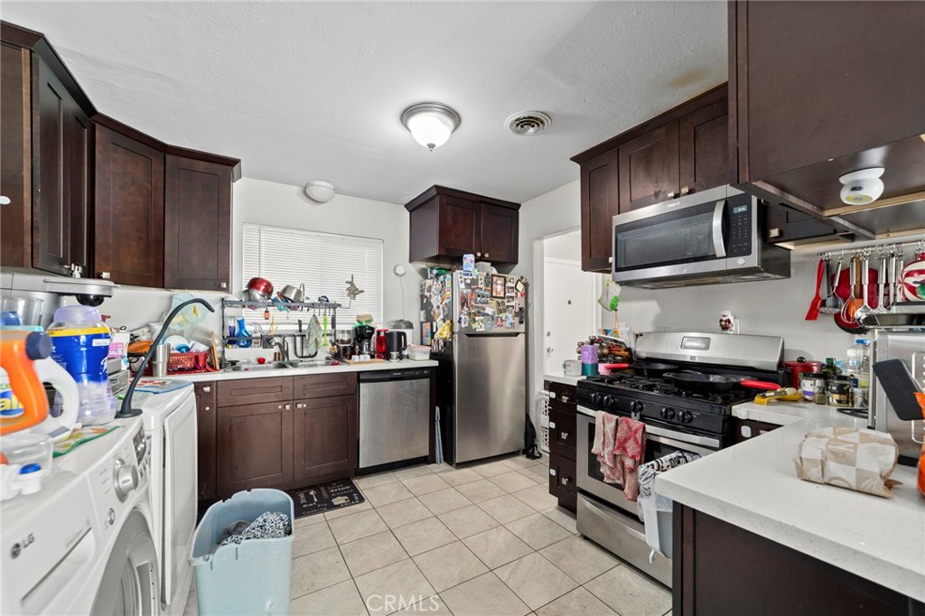 698 E 5th Street Property Photo 12