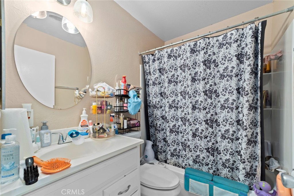 698 E 5th Street Property Photo 16