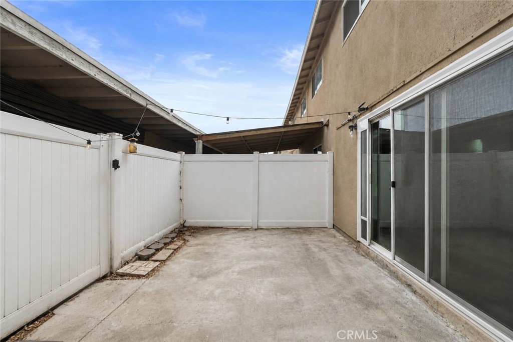 698 E 5th Street Property Photo 25