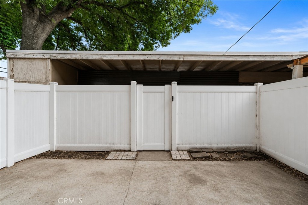 698 E 5th Street Property Photo 27