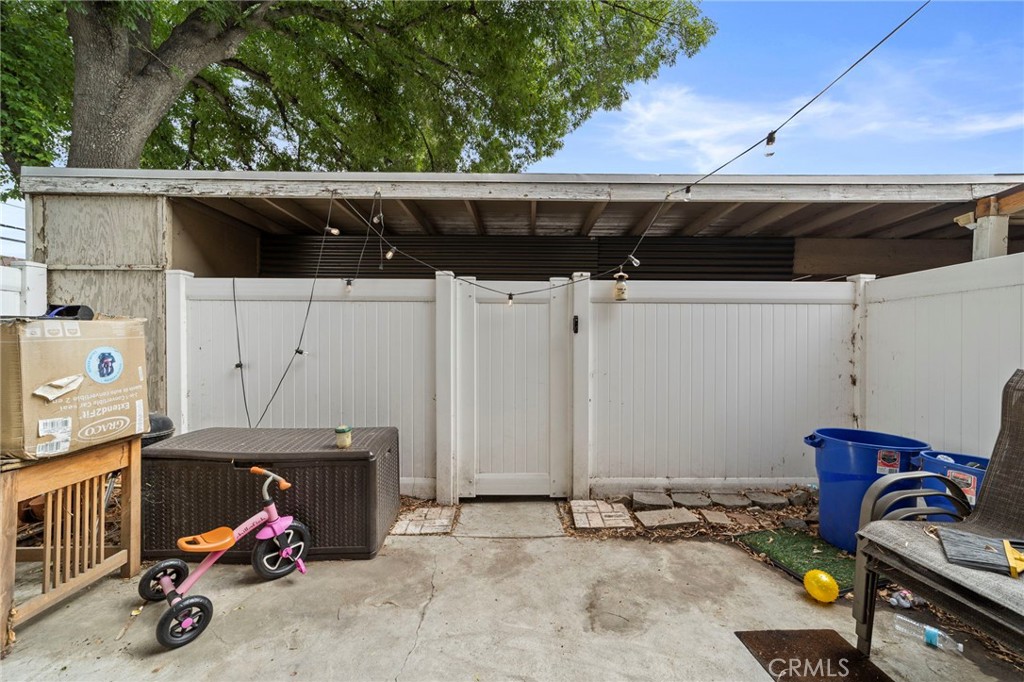 698 E 5th Street Property Photo 28