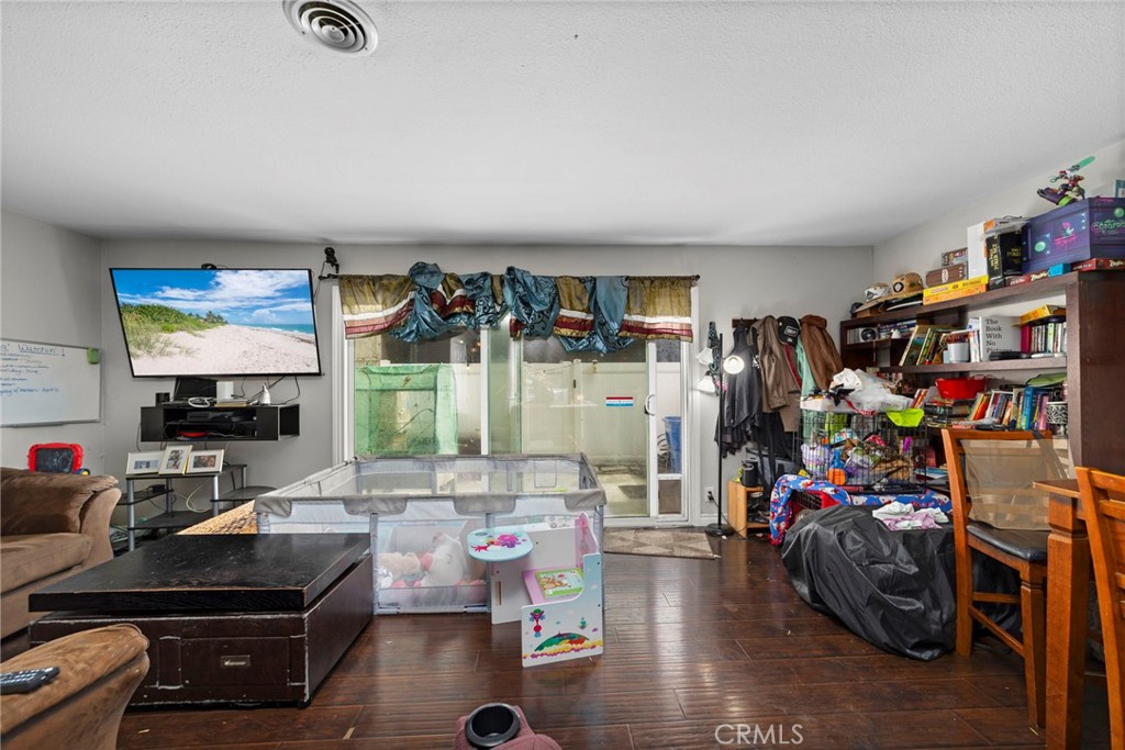 698 E 5th Street Property Photo 31