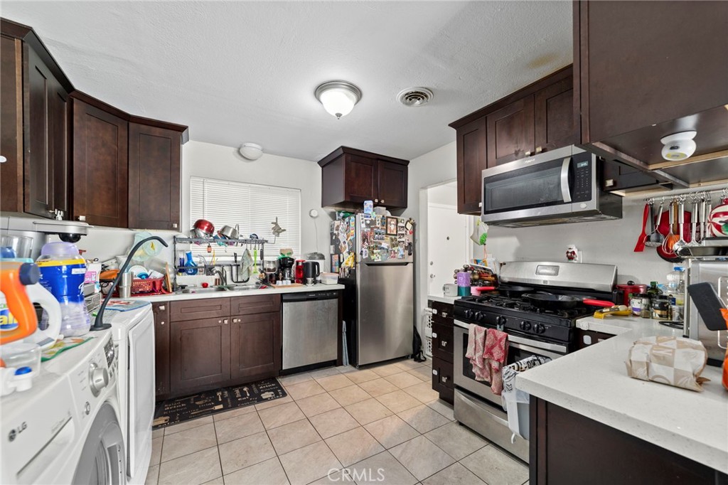 698 E 5th Street Property Photo 35