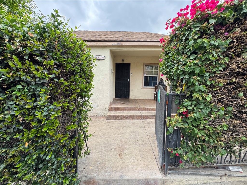 1059 N Hicks Ave Property Photo 1