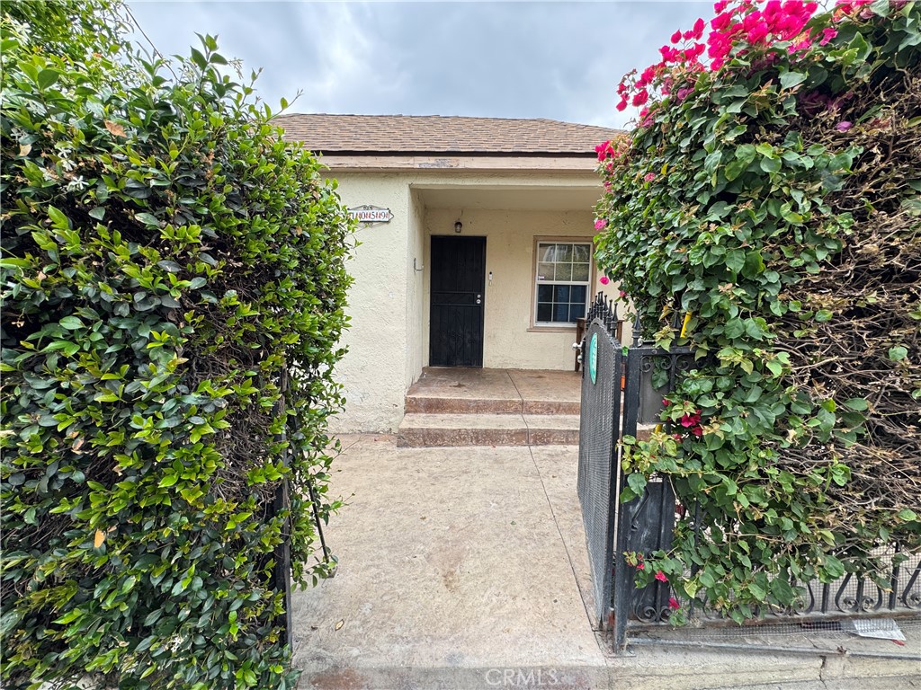 1059 N Hicks Ave Property Photo 1