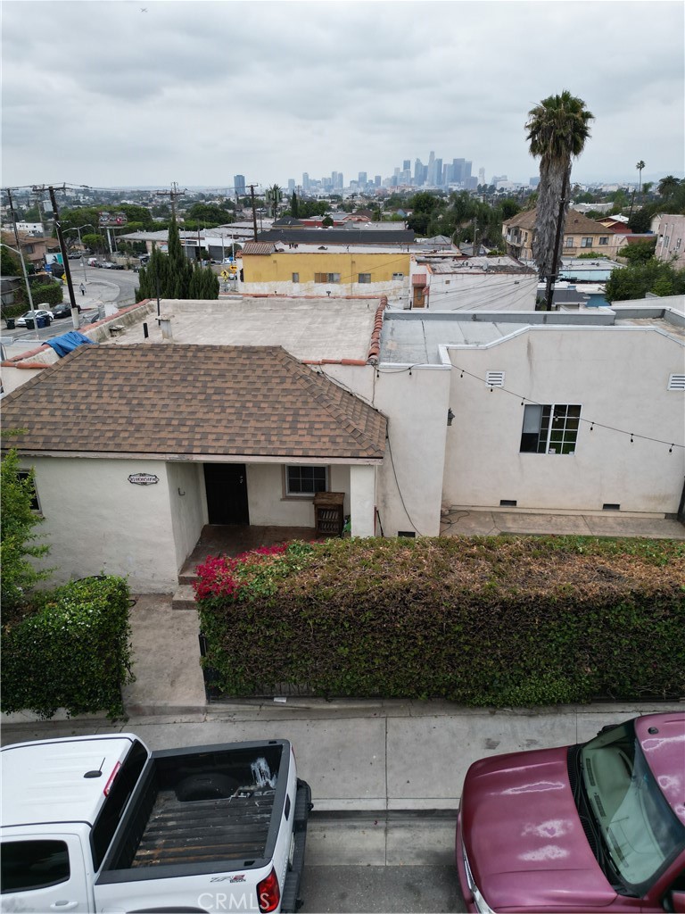 1059 N Hicks Ave Property Photo 4
