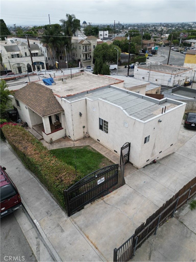 1059 N Hicks Ave Property Photo 5