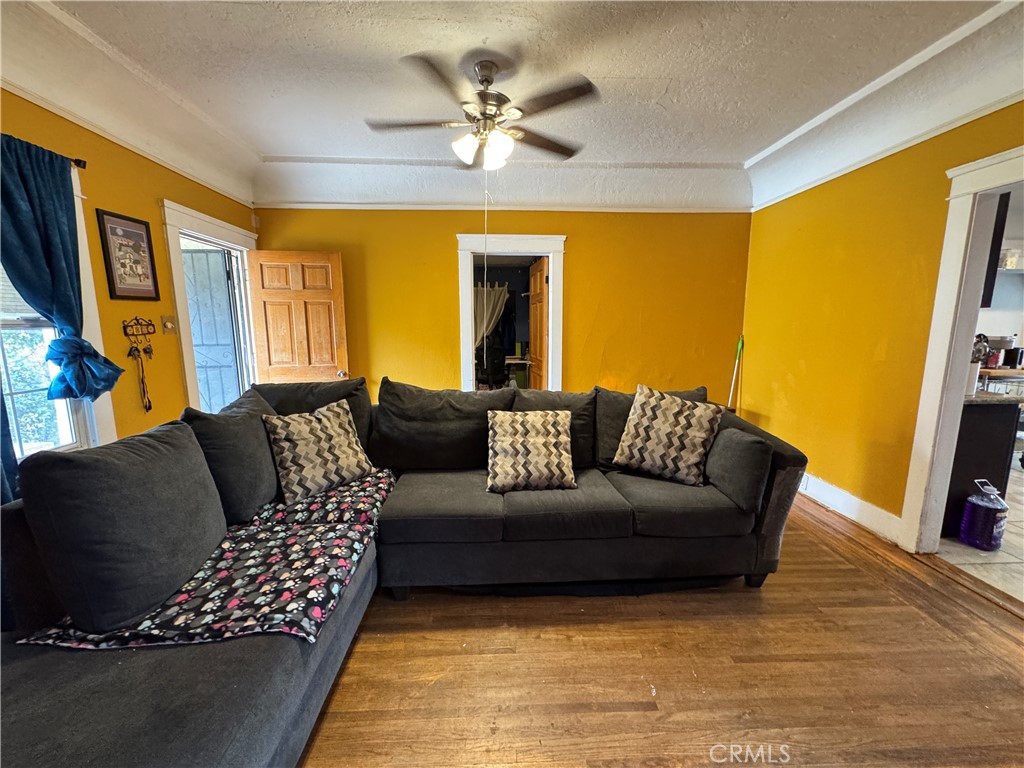 1059 N Hicks Ave Property Photo 6