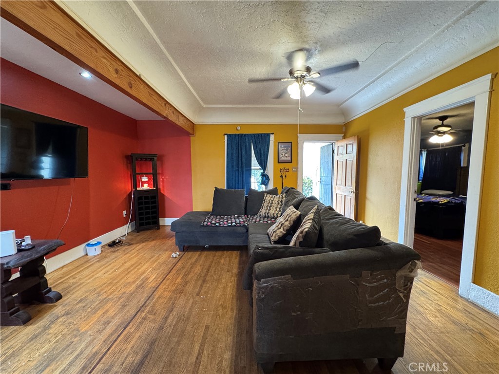 1059 N Hicks Ave Property Photo 7