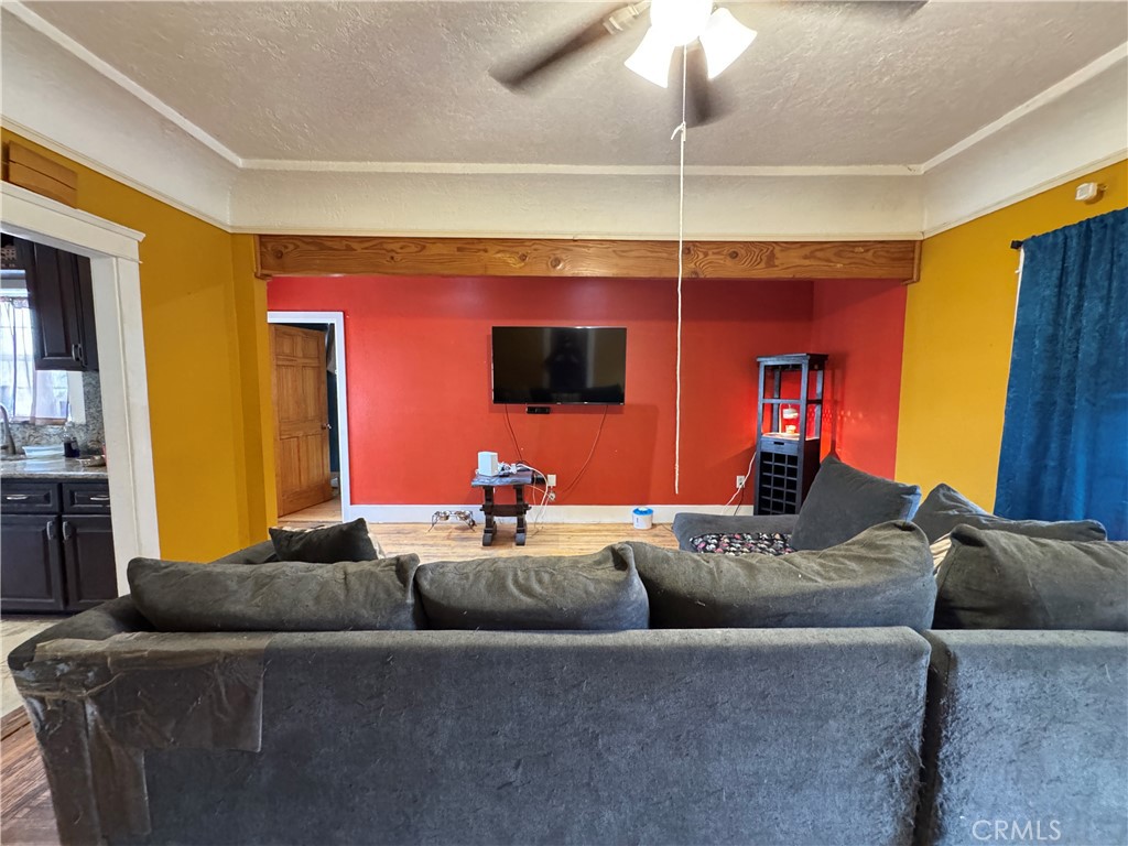 1059 N Hicks Ave Property Photo 8