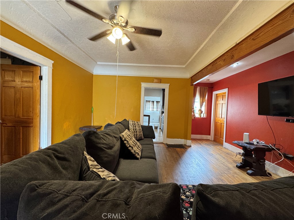 1059 N Hicks Ave Property Photo 9