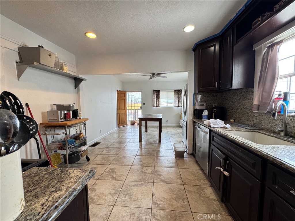 1059 N Hicks Ave Property Photo 11