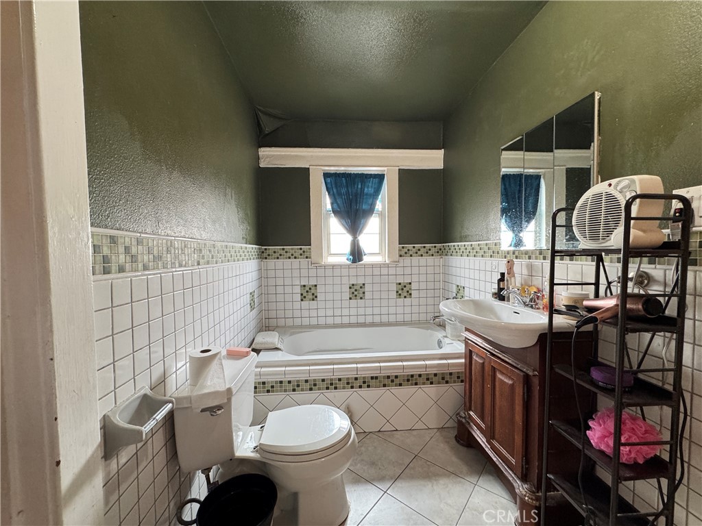 1059 N Hicks Ave Property Photo 21