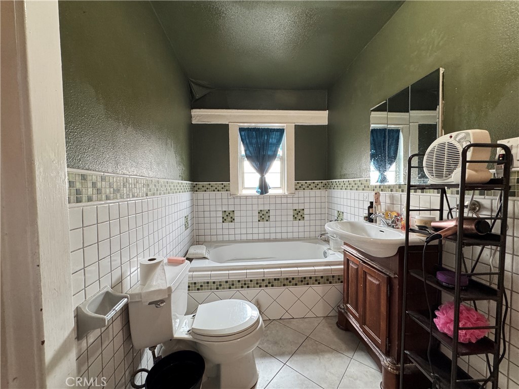 1059 N Hicks Ave Property Photo 21