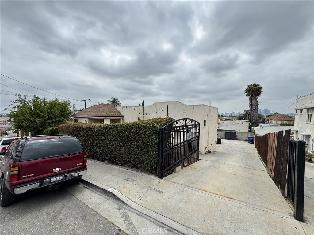 1059 N Hicks Ave Property Photo 23