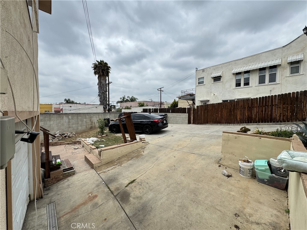 1059 N Hicks Ave Property Photo 27