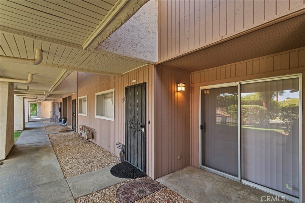 575 N Villa Court Property Photo 3