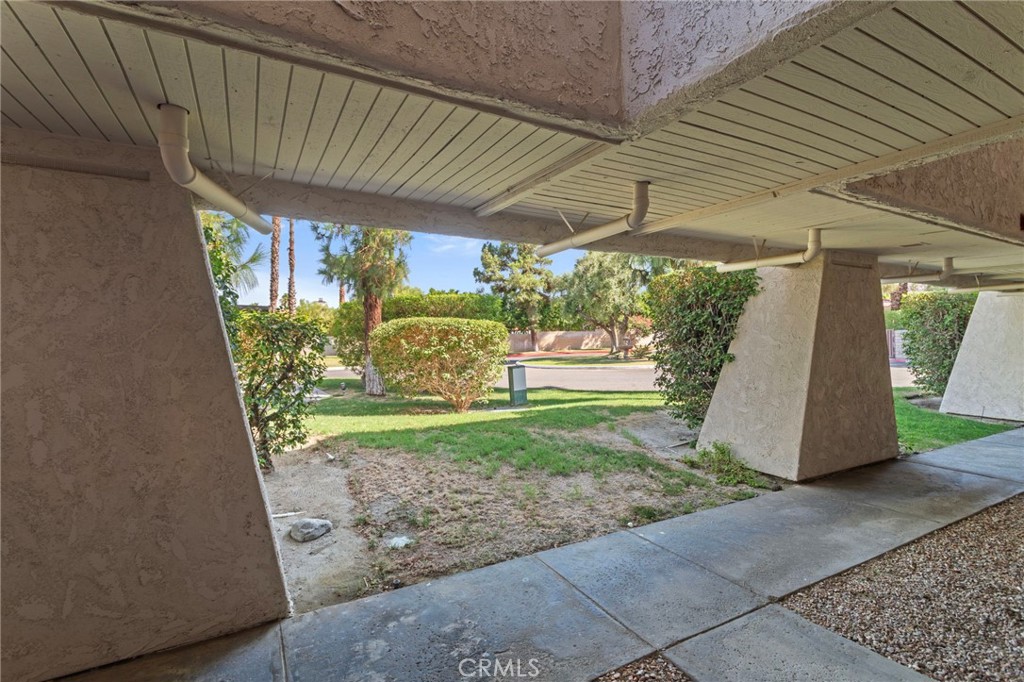 575 N Villa Court Property Photo 4