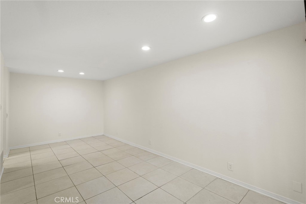 575 N Villa Court Property Photo 5