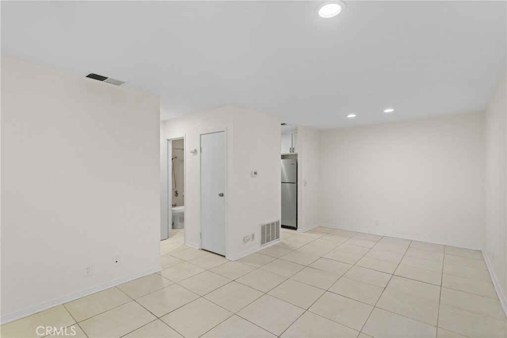 575 N Villa Court Property Photo 6