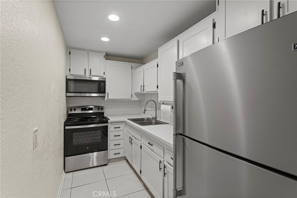575 N Villa Court Property Photo 9