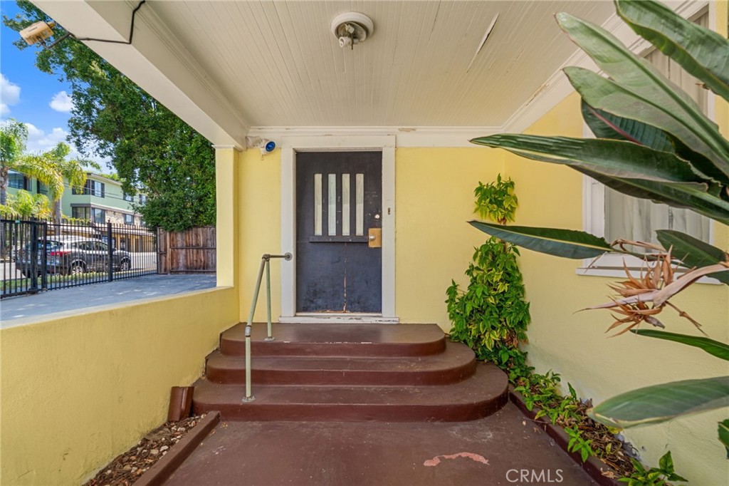 4458 Maplewood Avenue Property Photo 7