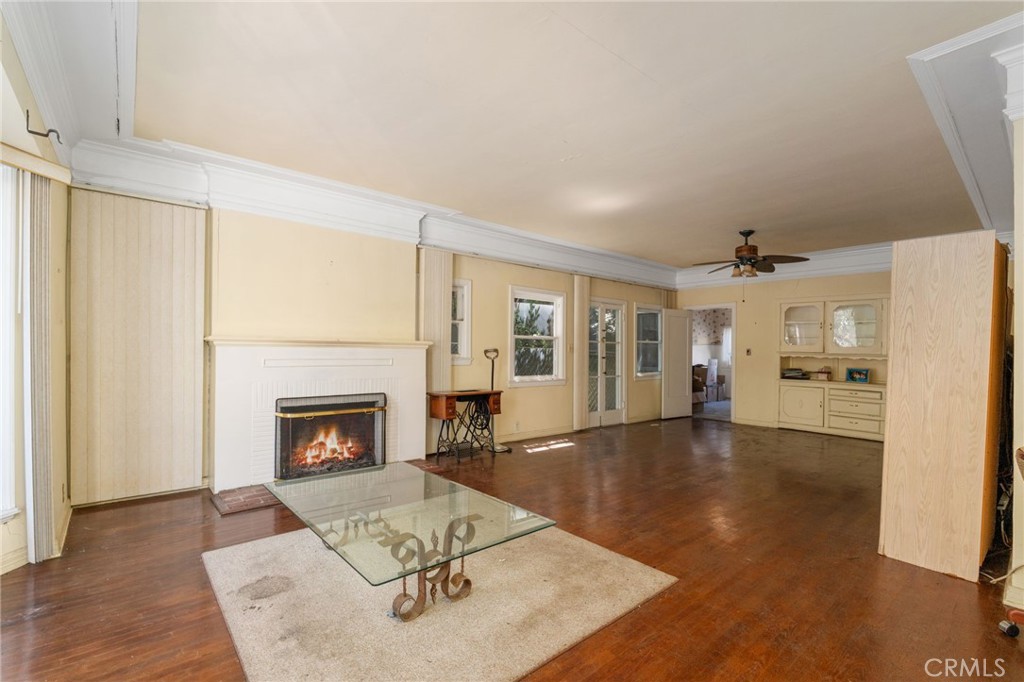 4458 Maplewood Avenue Property Photo 8