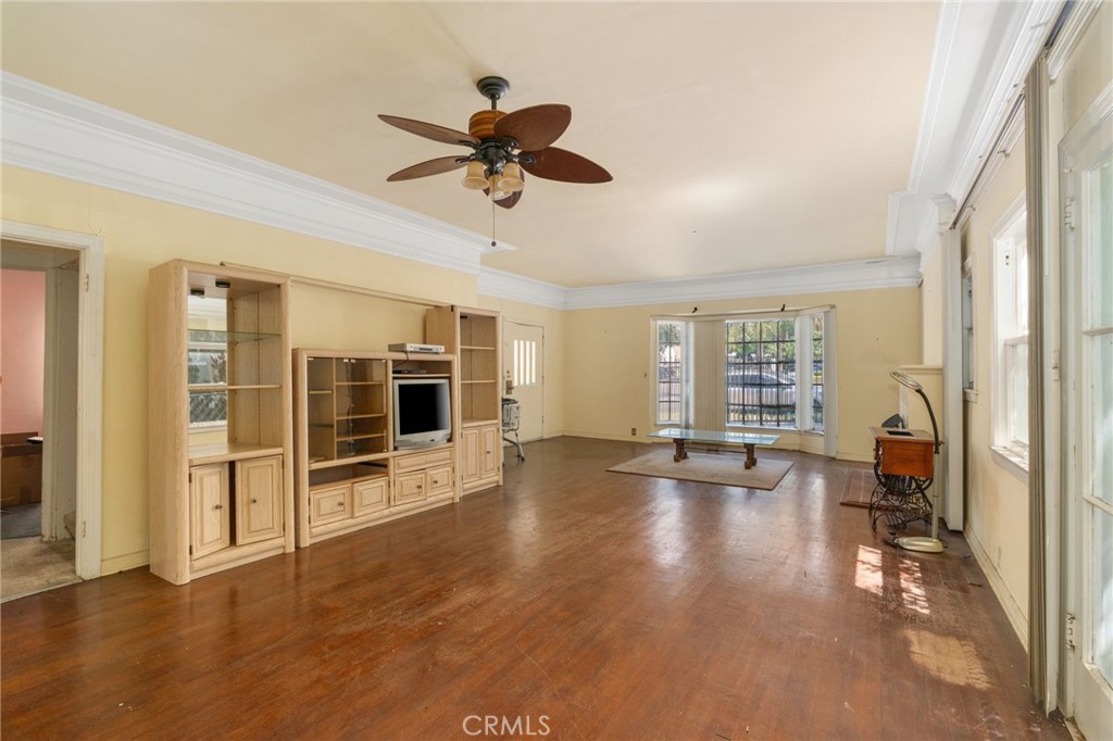 4458 Maplewood Avenue Property Photo 9