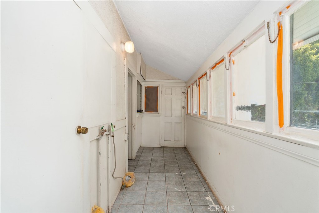 4458 Maplewood Avenue Property Photo 12