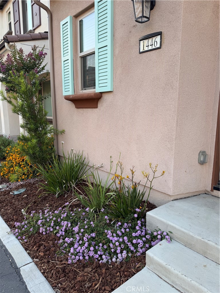 1446 E Laurelwood Property Photo 2