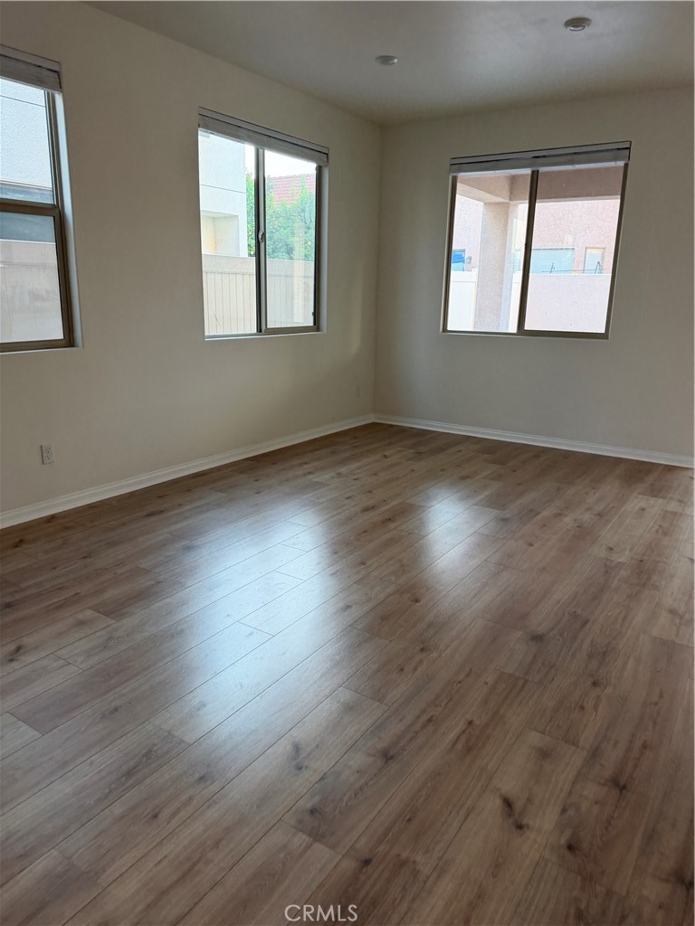1446 E Laurelwood Property Photo 3