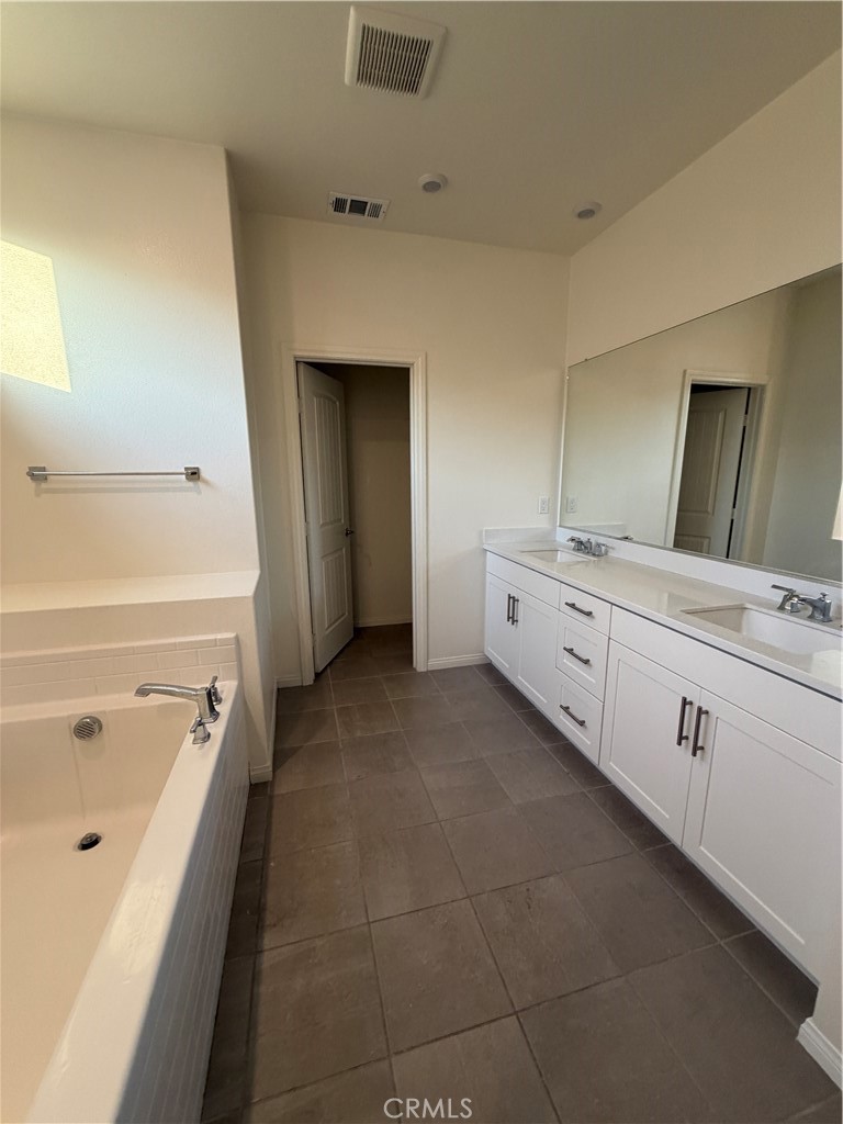 1446 E Laurelwood Property Photo 8