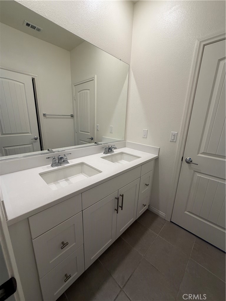 1446 E Laurelwood Property Photo 11