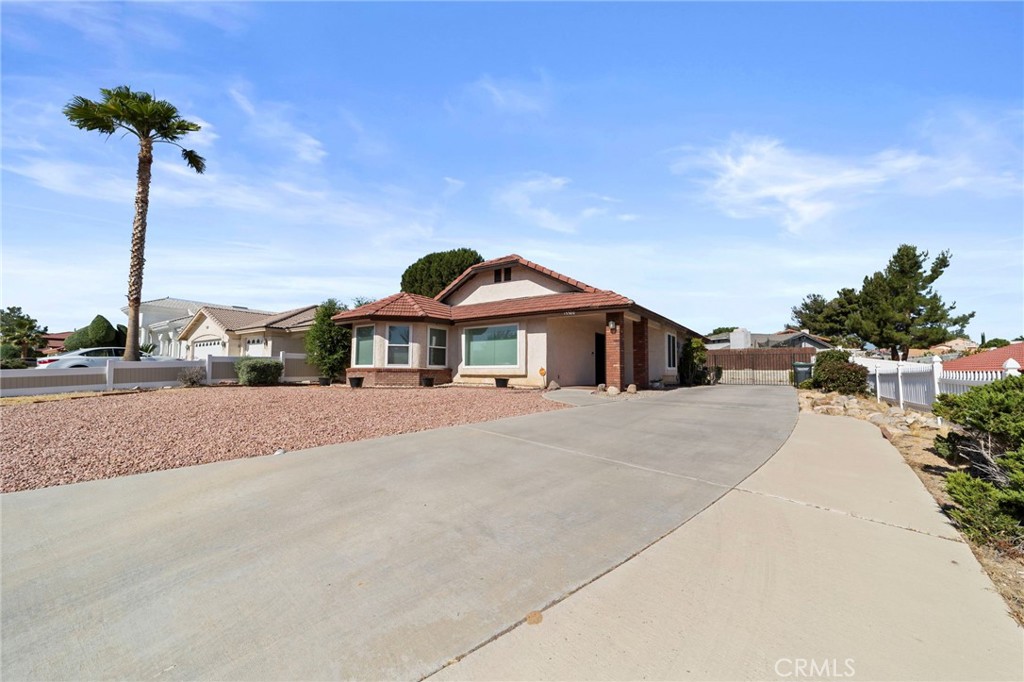 13300 Tamarisk Property Photo 4