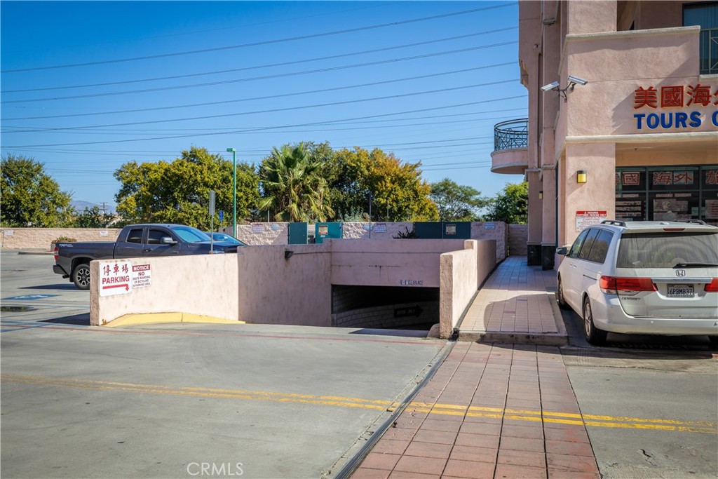 1045 E Valley Property Photo 4