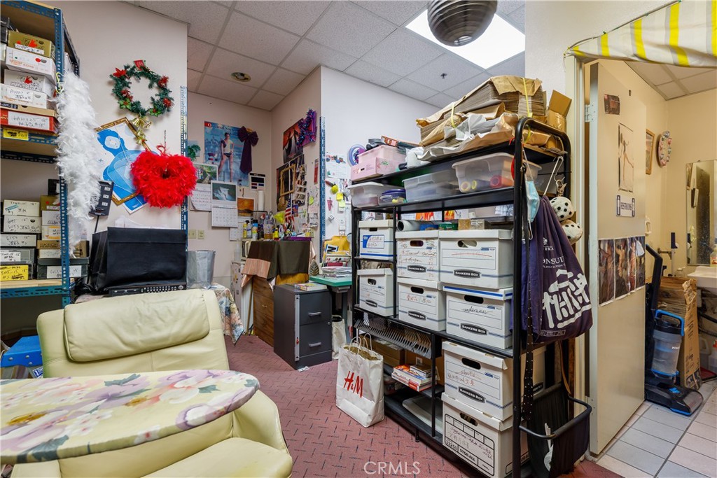 1045 E Valley Property Photo 6