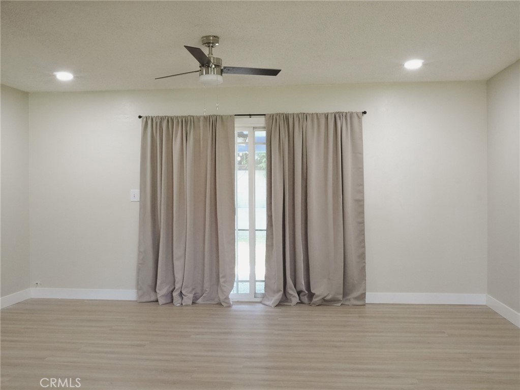 5094 N Crescent Street Property Photo 6