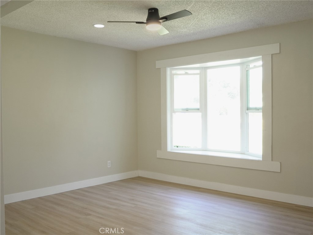 5094 N Crescent Street Property Photo 7