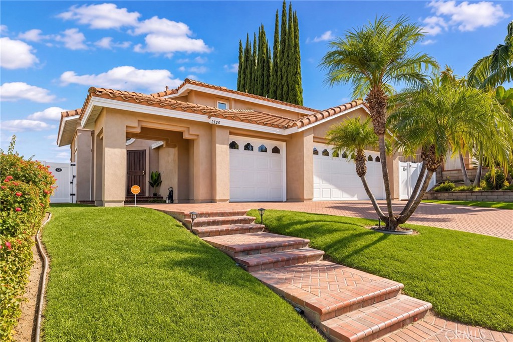 2525 Wandering Ridge Drive Property Photo 4