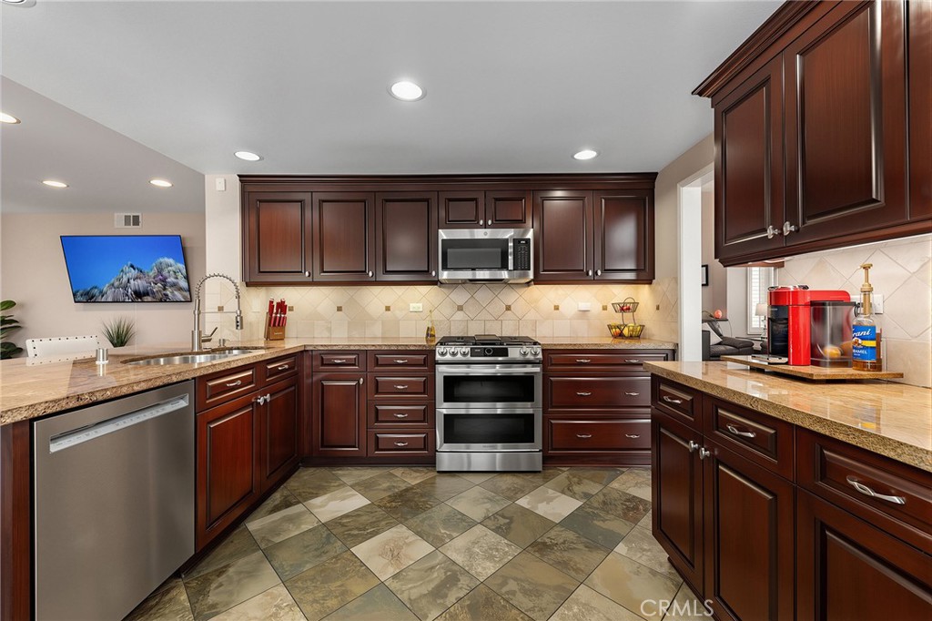 2525 Wandering Ridge Drive Property Photo 11
