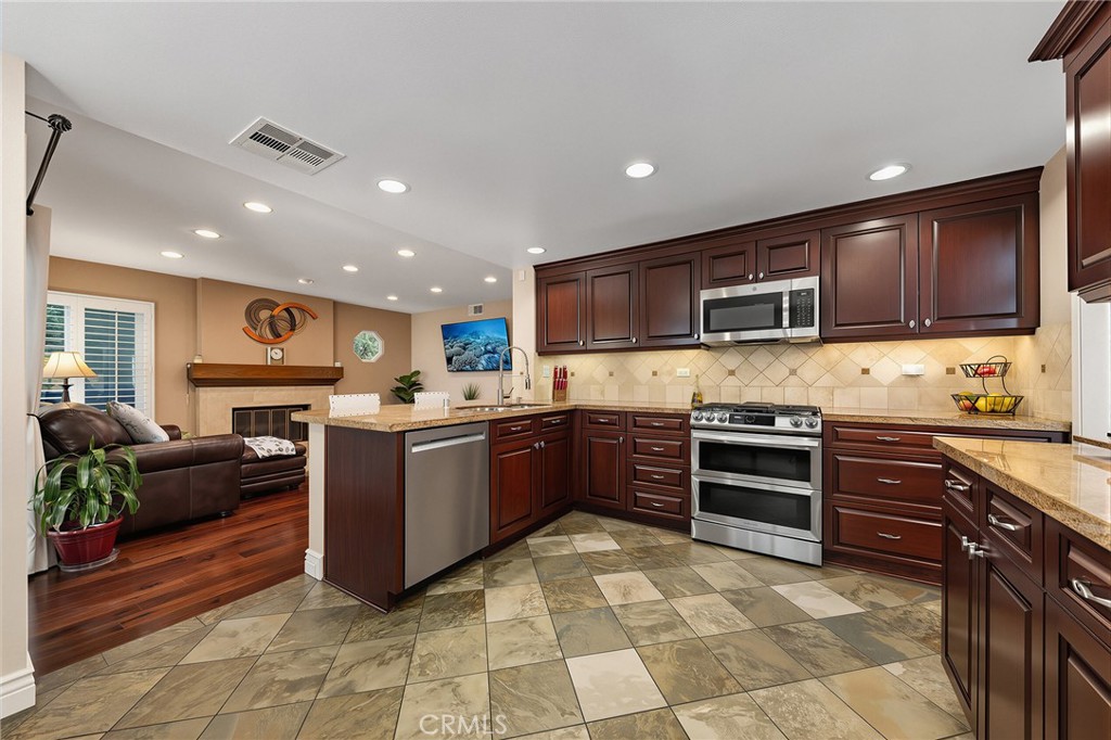 2525 Wandering Ridge Drive Property Photo 13