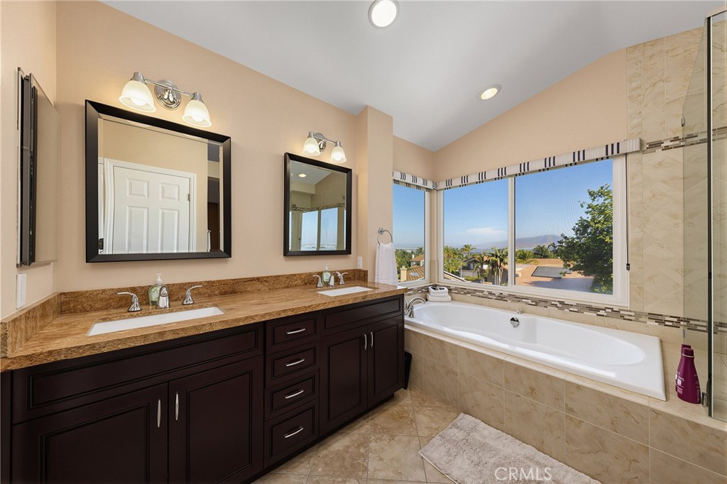 2525 Wandering Ridge Drive Property Photo 32