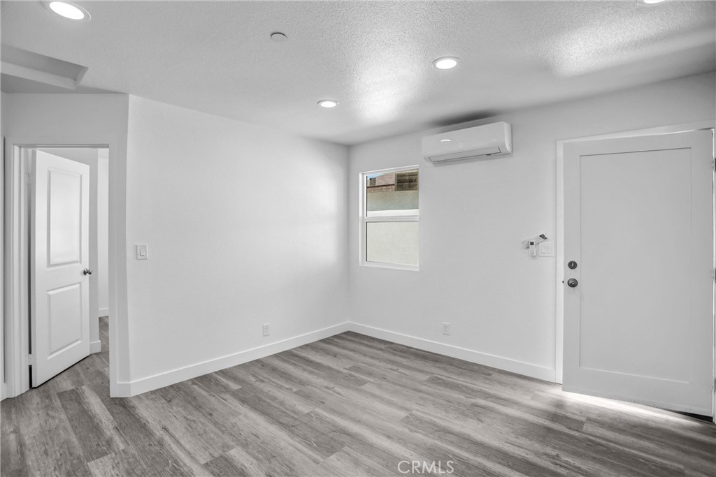 1021 Columbia 2 Property Photo 3